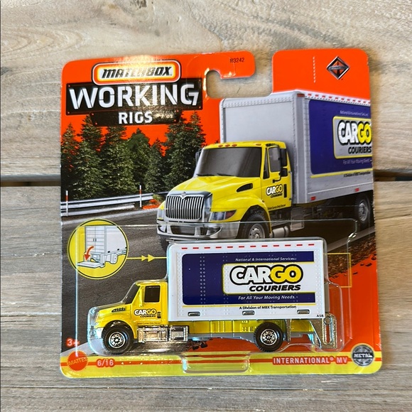 Matchbox Yellow Rigs Match | Toys | Nwt 222 Matchbox Working Rigs Cargo Couriers Toy Truck ...
